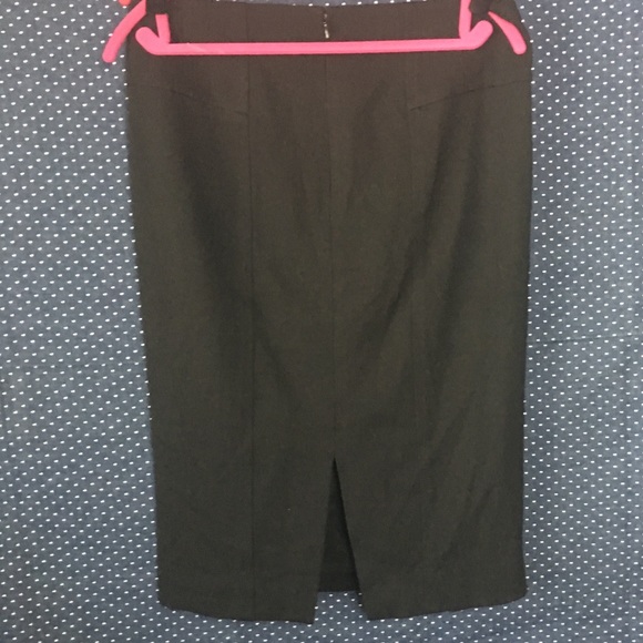 Basic Tailored Skirt - Picture 2 of 4